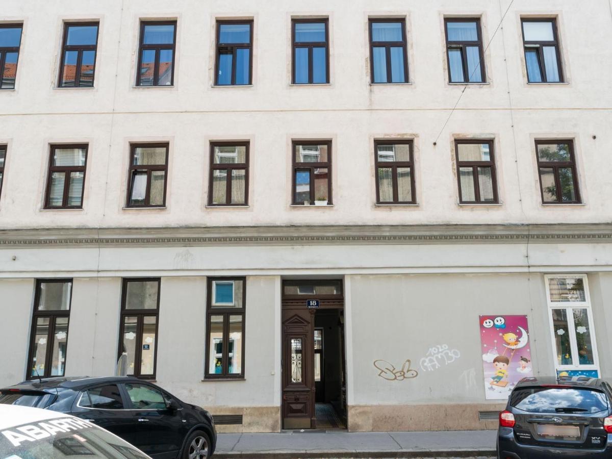 Elegant Apartment In Vienna With Patio Экстерьер фото