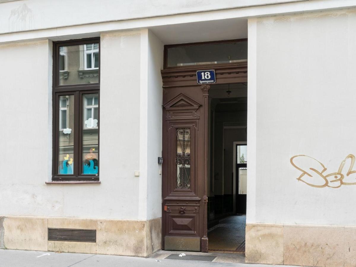 Elegant Apartment In Vienna With Patio Экстерьер фото