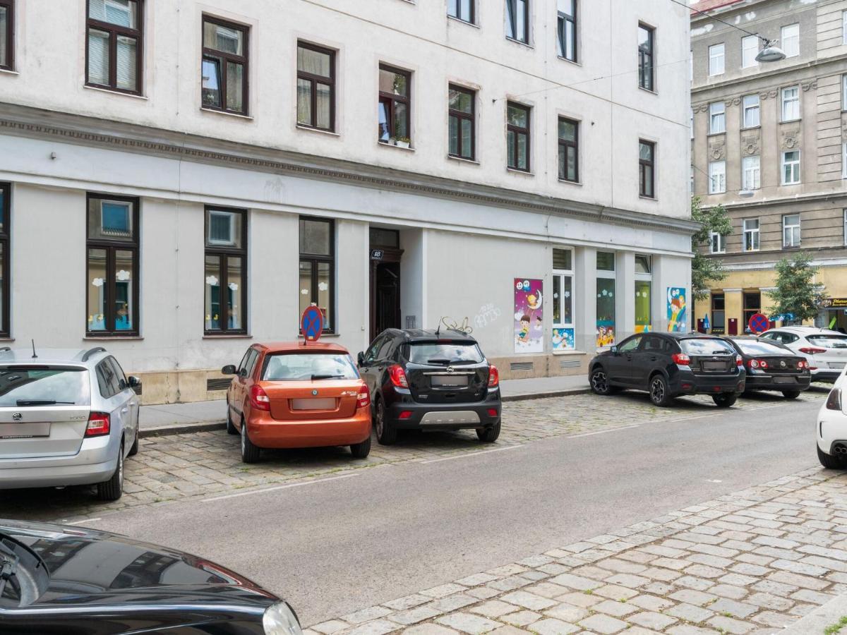 Elegant Apartment In Vienna With Patio Экстерьер фото