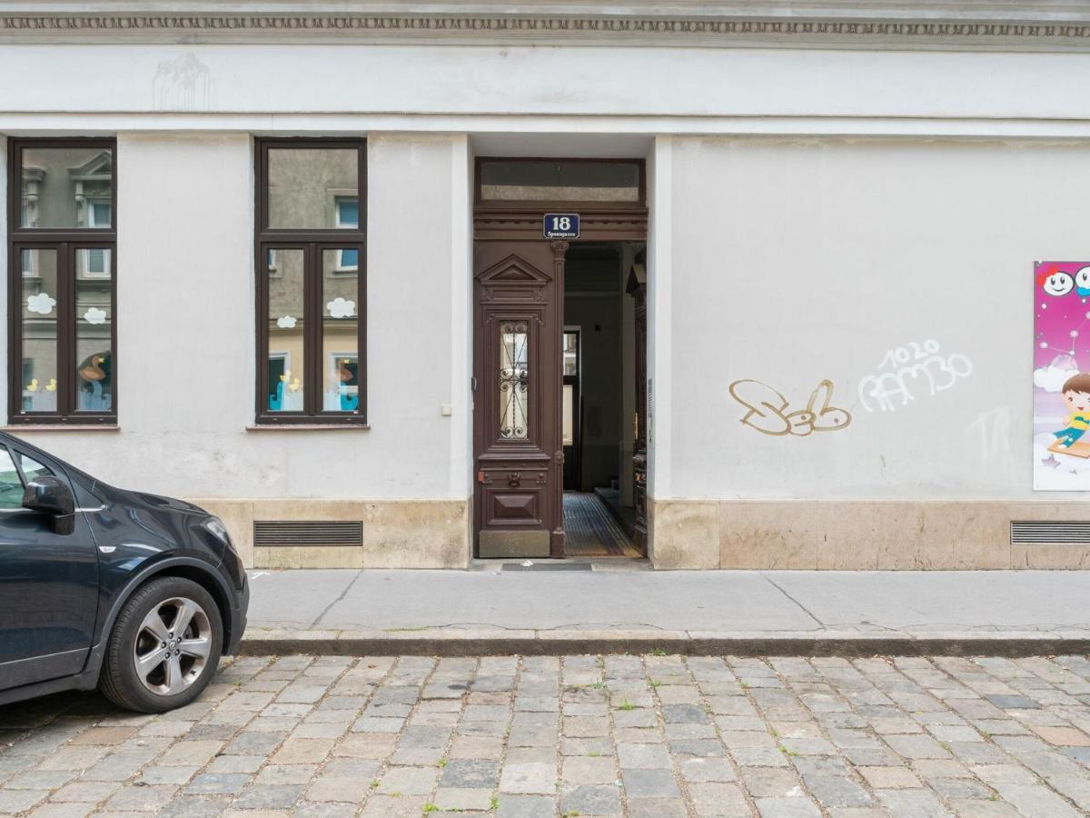 Elegant Apartment In Vienna With Patio Экстерьер фото