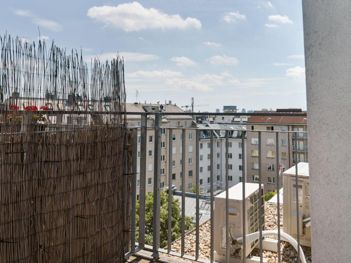 Elegant Apartment In Vienna With Patio Экстерьер фото